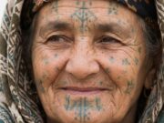 L’encre de la mémoire : L’histoire oubliée des tatouages des femmes berbères.