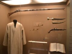 Restitution Mémorielle : Les Armes de l’Émir Abdelkader Bientôt de Retour en Algérie Armes historiques de l’Émir Abdelkader restituées à l’Algérie, symbole du patrimoine algérien spolié durant la colonisation.