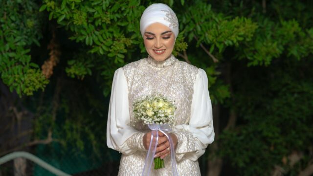 Mariage traditionnel chandrilien en Tunisie avec famille et amis autour du couple