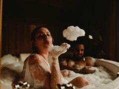 Le spa Alaena : un sanctuaire de la réflexion en duo Couple dans un spa Alaena en train de se reposer et se détendre