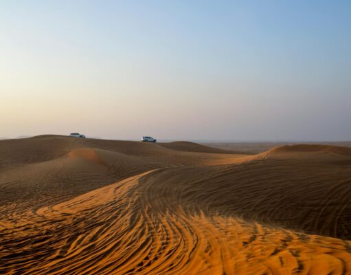 Deux nouvelles lignes de bus entre l’Algérie et la Tunisie : Une opportunité pour les voyages entre les communautés Deux nouvelles lignes de bus entre l'Algérie et la Tunisie - Voyageurs en train