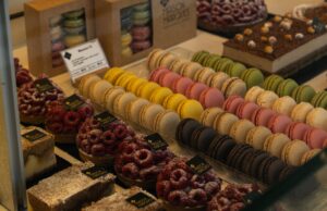 Le savoir-faire artisanal marocain au Salon Rétromobile 2026 de Paris: Une présentation des œuvres d’art Moroccan artisans presenting their works at the Retromobile 2026 Paris event