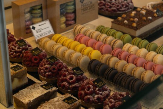 Le savoir-faire artisanal marocain au Salon Rétromobile 2026 de Paris: Une présentation des œuvres d’art Moroccan artisans presenting their works at the Retromobile 2026 Paris event