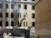 L’Aquarelle rénove son hammam et sa beauté en Sainte-Ménehould : Une destination pour les vacances maghrébines Femme maghrébine à l'intérieur d'un hammam rénové à Sainte-Ménehould