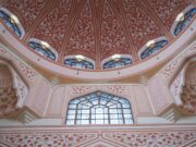 Marriage Traditional Marocain : étapes et préparatifs couple presenting documents at Koutoubia Mosque for traditional Marocain wedding
