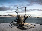 Voyage Voyage revient au Maroc : les stars qui y chanteront French music show Voyage Voyage performing in Morocco with popular artists on stage