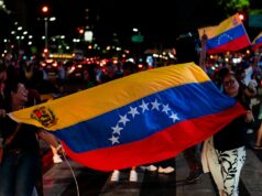 Aïd el-Kébir 2026 : une fête sacrée au cœur des traditions maghrébines en diaspora Family gathering during Aid el-Kebir celebration, Maghrebin women wearing traditional attire