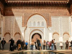 Nouvelle vague de la campagne « Ntla9awfbladna » de l’ONMT : redécouvrir le Maroc intérieur Family exploring Moroccan countryside during Ntla9awfbladna campaign