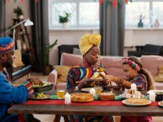 Ramadan 2026 : Découvrez les 3 recettes algériennes incontournables pour un des repas du ftour Algerian family enjoying traditional Ftour meal with harissa au poisson