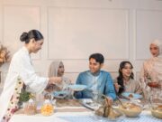 La communauté musulmane de La Réunion se prépare à fêter Aïd el-Fitr Muslim family preparing traditional dishes for Aid El-Fitr in Reunion Island