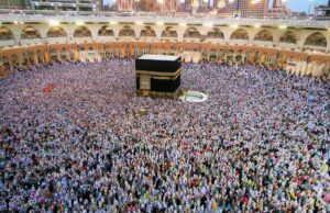 Célébrer l’Aïd-el-Fitr : plus de 5.000 membres de la communauté musulmane de Poitiers en fête Muslims in Poitiers celebrating Aid al-Fitr, community gathering
