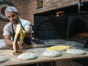 Récit magique du Pain traditionnel Matlouh : la recette du chef franco-algérien Mohamed Cheikh Chef franco-algérien Mohamed Cheikh faisant la recette du Pain traditionnel Matlouh