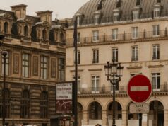 Yennayer 2976 : Paris célèbre le Nouvel An berbère avec un grand défilé-carnaval ! Parisian street parade celebrating Berber New Year (Yennayer) 2976, filled with colorful costumes and music