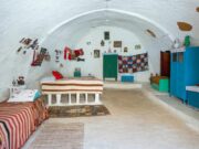 Italie-Tunisie : une culture en mutation et un nouvel équilibre entre les deux pays Italian-Tunisian women in conversation at a cultural event