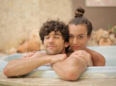 Le spa Alaena invite à la détente en duo : soirées romantiques à deux Couple relaxing in the romantic spa setting of Spa Alaena, Algeria