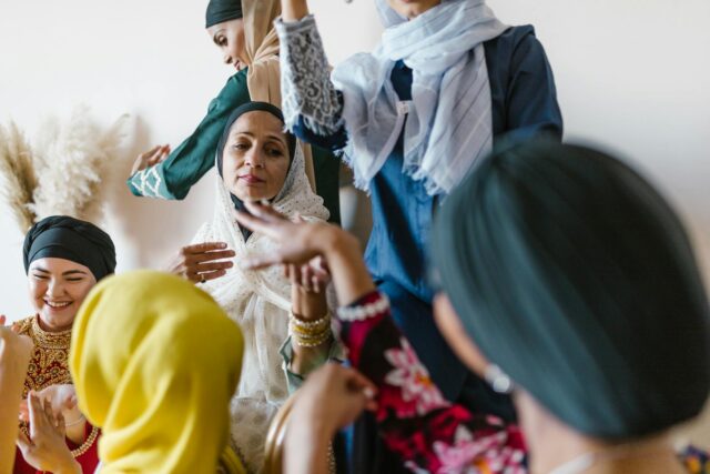 Musulmans à la célébration de la fin du Ramadan dans Aix-en-Provence en 2026, autour de la Cité Historique