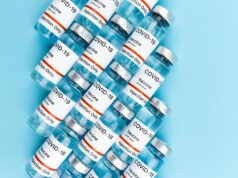 Maroc en tête du World Immunity Index 2026 : qu’est-ce que cela signifie? Moroccan family celebrating as a child receives vaccination