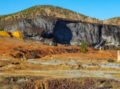 Une mine de zinc en Algérie : un nouvel espoir pour notre économie nationale Algeria Zinc Mine: Family Celebrating Economic Boost