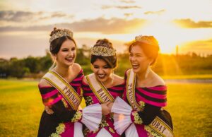 Islam Larbi Bouamrane remporte le grand prix au 15ème Festival National de la Chanson Chaabi Islam Larbi Bouamrane remporte le grand prix au 15ème Festival National de la Chanson Chaabi