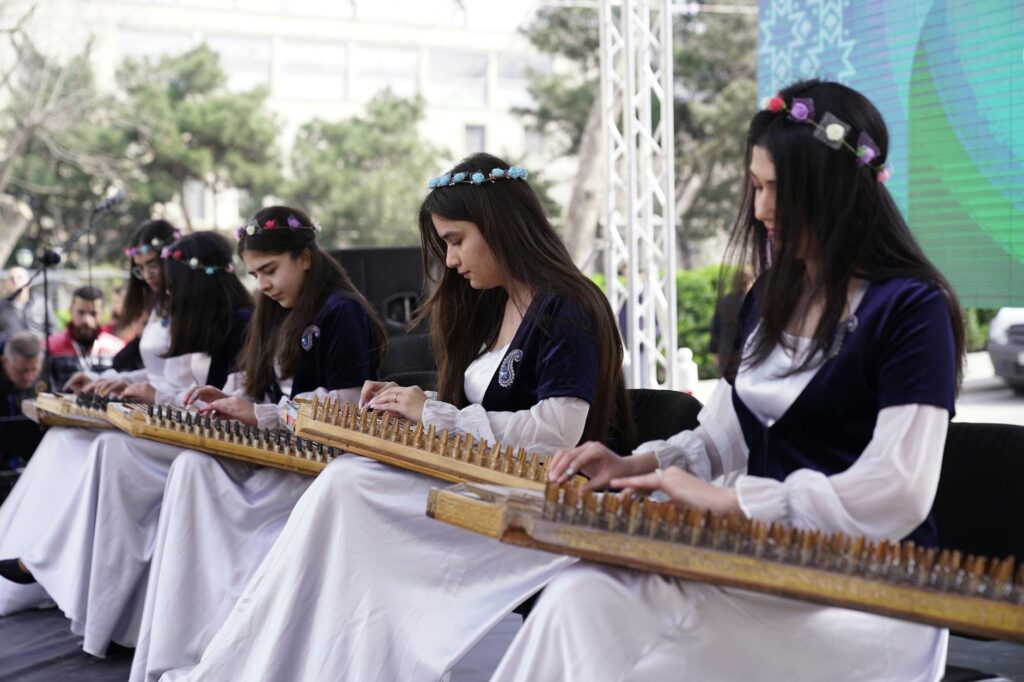 Performance at the 15th National Festival of Chaabi Song in Alger, featuring Maghreb singers on stage