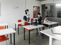 Un établissement adapté s’étend à Montpellier pour aider les enfants HPI se reconstruire Enfants avec handicap mentallylles en train de travailler dans un établissement adapté à Montpellier