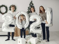 Célébrer Yennayer, le Nouvel An berbère, en France : symbole de culture et traditions ancestrales Berber family celebrating Yennayer New Year in France