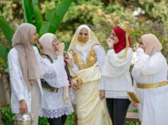 Tenues Aid pour femmes et enfants : Mode modeste et tendances Women and children wearing stylish modest clothing at an Aid celebration in North Africa