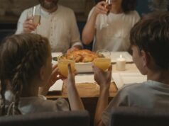 Menu de l’Aïd marocain : les plats traditionnels à préparer Moroccan family preparing traditional dishes for Eid al-Fitr feast