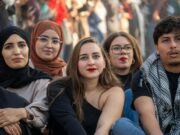 Une aventure exceptionnelle à Arnay-le-Duc : la rencontre des jeunes de Maghreb Jeunes algériens, tunisiens et marocains échangeant avec des Français à Arnay-le-Duc