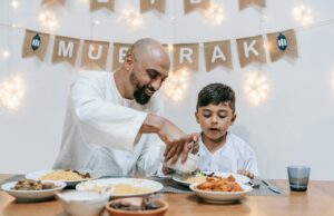 Fin du ramadan : 3 desserts gourmands de l’étoilé Alan Geaam pour célébrer l’Aïd-el-Fitr Alan Geaam préparant trois desserts gourmands pour l'Aïd-el-Fitr en famille