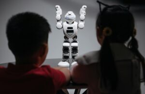 La future éducation de nos enfants confiée aux robots humanoïdes : une menace ou une opportunité? future éducation nos enfants featured image