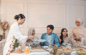 Aid el-Fitr 2026 : Une fête de joie pour les communautés maghrébines dans la diaspora Famille maghrébine célébrant Aid el-Fitr en diaspora
