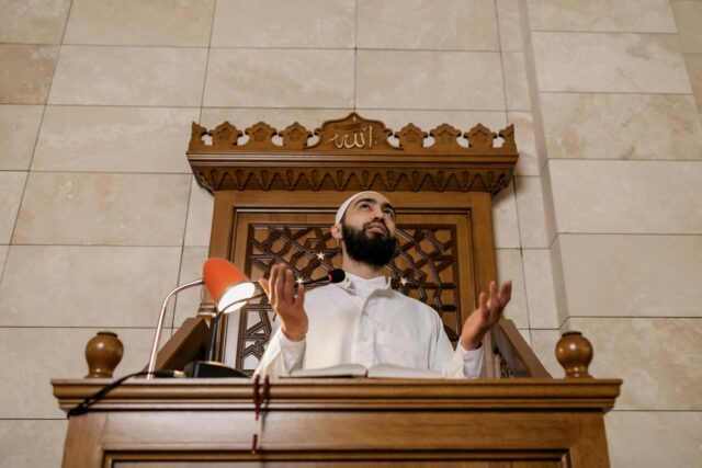 Pope Francis in Algérie Pope Francis meets with Muslim leaders in Algeria