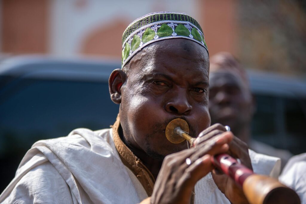 Aymen Slakdji performing on stage at the Alger Festival de la chanson chaabi