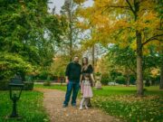 Immigration maghrébine en France : l’impact sur l’équilibre démographique français Maghrebi family integration in France, demonstrating cultural blend