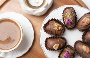 50 desserts gourmands pour les dix derniers jours du Ramadan 2026 : une sélection délicieuse pour les lecteurs maghrébins de la diaspora A beautiful spread of 50 gourmet desserts for the last 10 days of Ramadan 2026