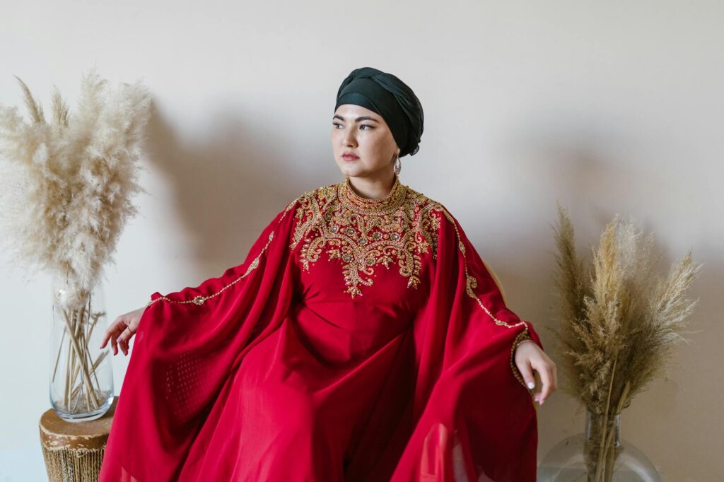 55 tendances mode pour le caftan moderne : une déclaration culturelle pour la femme maghrébine