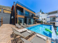 Villa des Arts à Casablanca : une expérience culturelle colorée pour les familles marocaines Family enjoying colorful art experience at Villa des Arts Casablanca