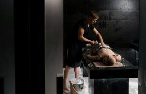L’Aquarelle se refait une beauté : un nouvel hammam traditionnel maghrébin ouvre ses portes à Sainte-Ménehould Groupe de femmes se rassemblant devant un nouveau hammam traditionnel maghrébin à Sainte-Ménehould