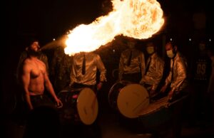 Kabareh Cheikhats : La transformation de la tradition au Maroc Groupe Kabareh Cheikhats jouant de la musique aïta et chaâbi en Maroc