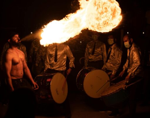 Kabareh Cheikhats : La transformation de la tradition au Maroc Groupe Kabareh Cheikhats jouant de la musique aïta et chaâbi en Maroc