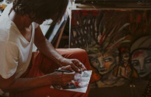 L’Exposition de Zahira Tigtate : « L’Art de vivre Amazigh » – Une célébration de la culture berbère Zahira Tigtate exhibition featuring Berber art, culture, and immersive experience in Paris