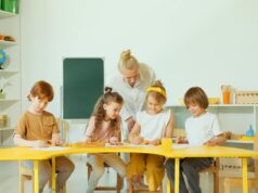La professeure du Lot qui redonne confiance aux enfants dans l’écriture : un modèle pour la diaspora maghrébine Professeure d'ecriture avec des enfants au Lot