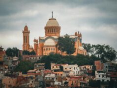 L’éditorial d’Étienne de Montety : la spiritualité de saint Augustin – un appel à nos lecteurs maghrébins de la diaspora Étienne de Montety discutant sur le thème de la spiritualité de saint Augustin en présence d'un public maghrébin