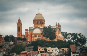 L’éditorial d’Étienne de Montety : la spiritualité de saint Augustin – un appel à nos lecteurs maghrébins de la diaspora Étienne de Montety discutant sur le thème de la spiritualité de saint Augustin en présence d'un public maghrébin