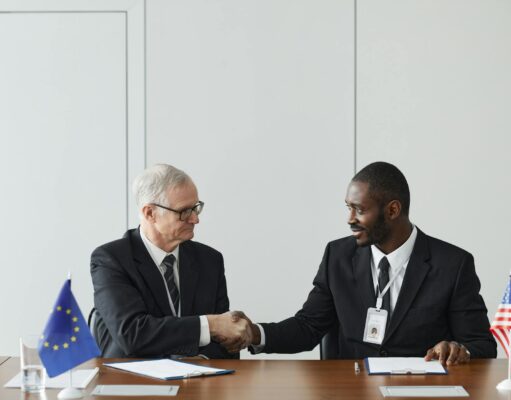 La coopération entre l’Algérie et le Maroc : trois accords clés Représentants algérien et marocain signant un accord