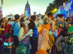 Yennayer 2976 : Les célébrations au coeur de Paris Maghrebi people celebrating Yennayer in the center of Paris, with traditional music and dancing