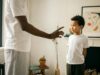 Les perspectives parentales sur la corporal punishment dans l’éducation : un regard africain Famille maghrébine discutant de la corporal punishment dans l'éducation