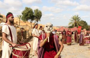 Kendji Girac au Maroc : controverses et culture chleuhe amazigh Kendji Girac performing at a traditional Amazonigh event in Morocco