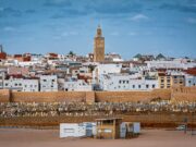 Rabat capitale mondiale du livre UNESCO 2026 : la culture marocaine en lumière Rabat UNESCO World Book Capital 2026: Moroccan family exploring historical city